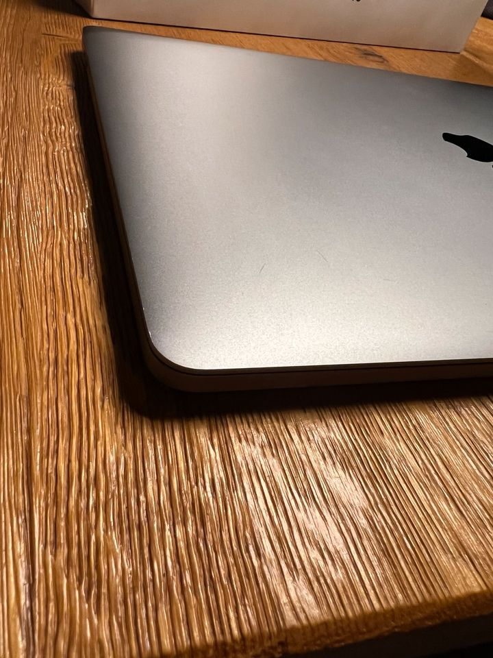 MacBook Pro 14,3 (2018) in Trebbin