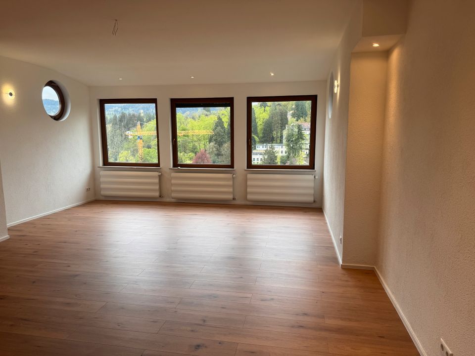 Wohnambiente in bester Lage / großzügige DG-Wohnung mit EL-Wohnung und unvergleichlicher Aussicht in Baden-Baden