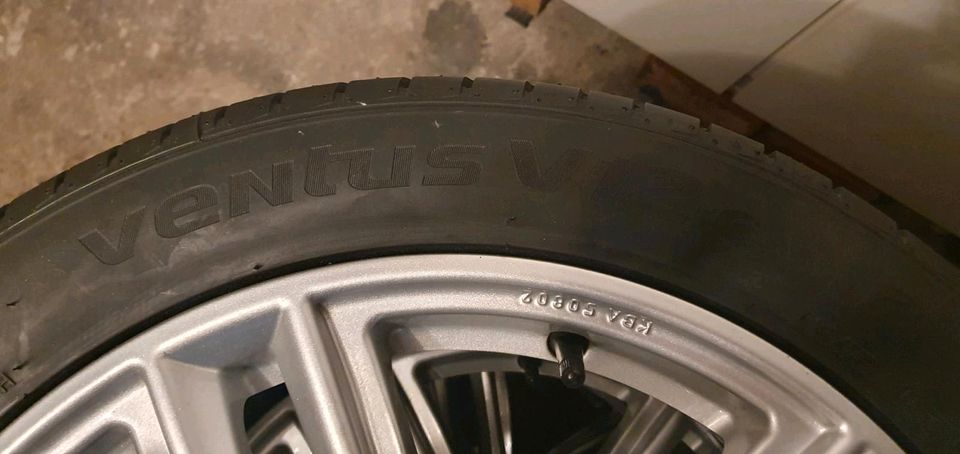 Zubehörfelgen 8,0J×18H2 mit komplett neuen Reifen 245/45 R18 in Senheim