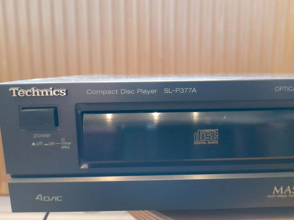 Technics Compact Disc Player SL-P 377 A in Celle