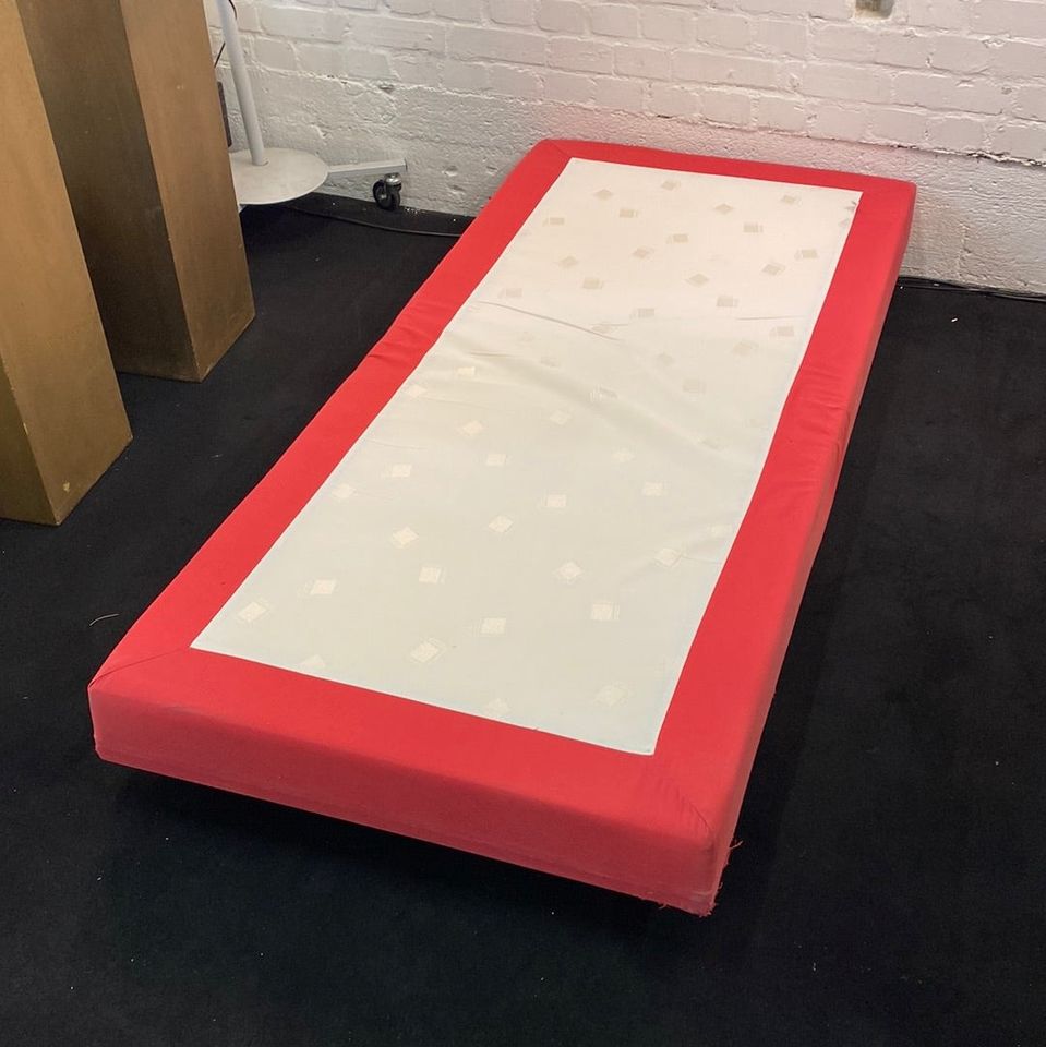 0x Einzelbett Bett 90x200 rot mit Matratze Boxspringbett in Berlin