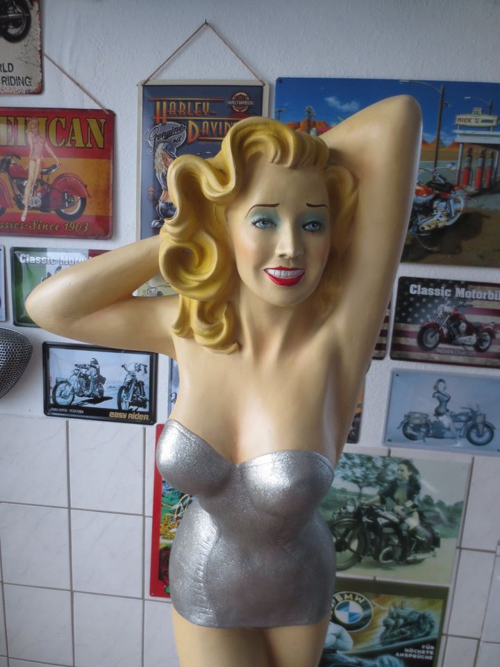 Pin-up Figur lebensgroß Rockabilly in Wittmar