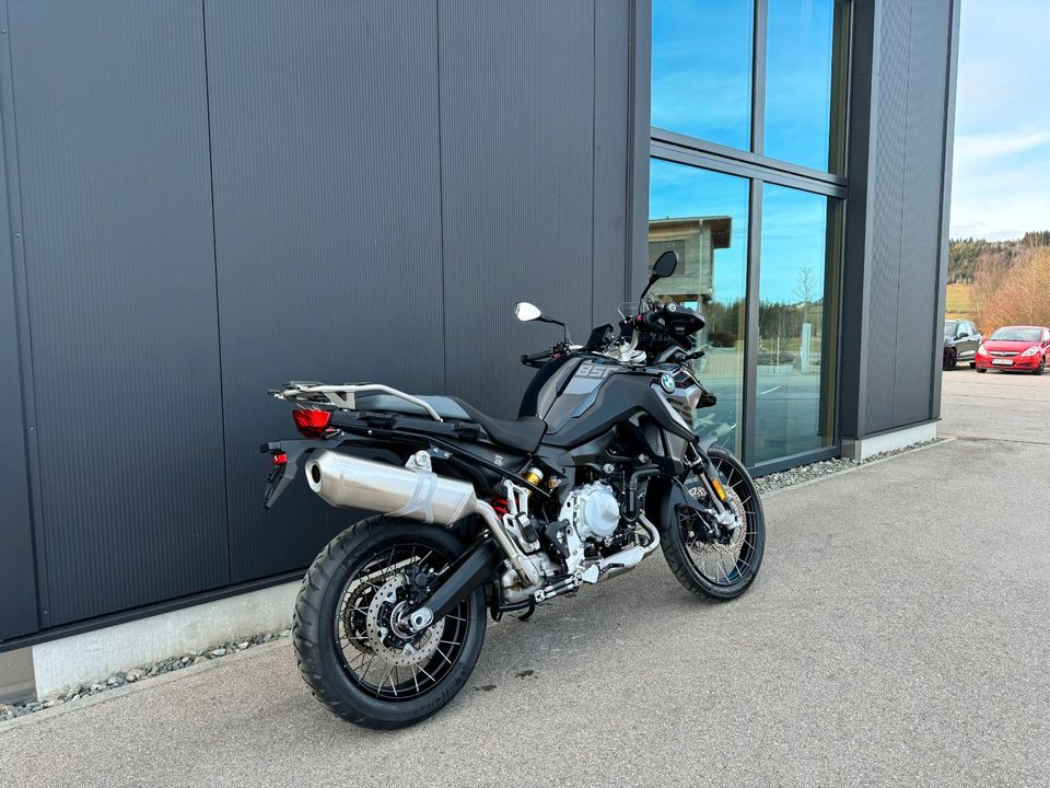 BMW F850GS Triple Black Vollausstattung in Oy-Mittelberg