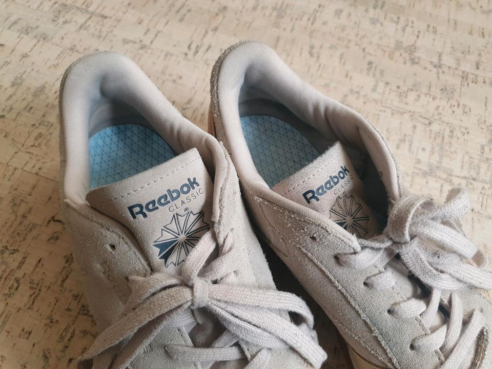 Reebok Classic Gr. 39 beige mit Leder Sneaker Turnschuh in München