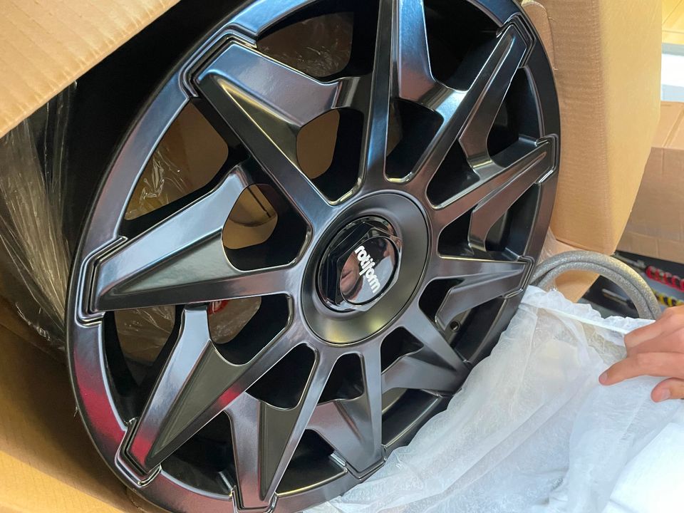 4x Rotiform CVT 8.5x19 Lk 5/112 ET45 66.6 schwarz Alufelgen NEU! in Gieboldehausen