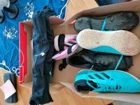 Fußballset zu verkaufen – Schuhe, Socken und Schienbeinschoner Bayern - Karlsfeld Vorschau