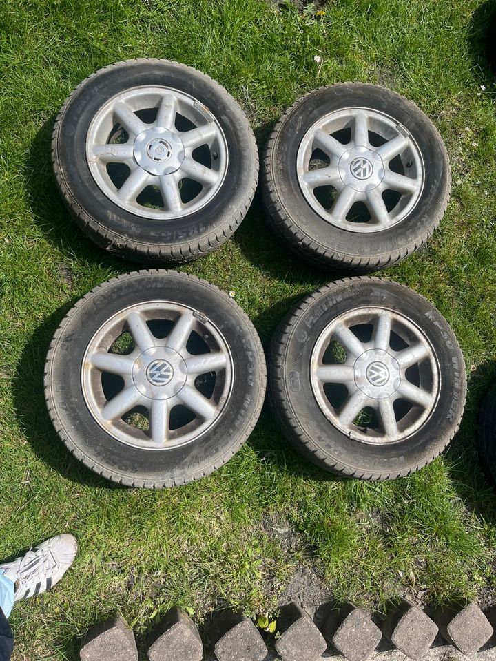 Alufelgen VW 6Jx14H2 ET45 mit Reifen 185/65R 14 in Selb