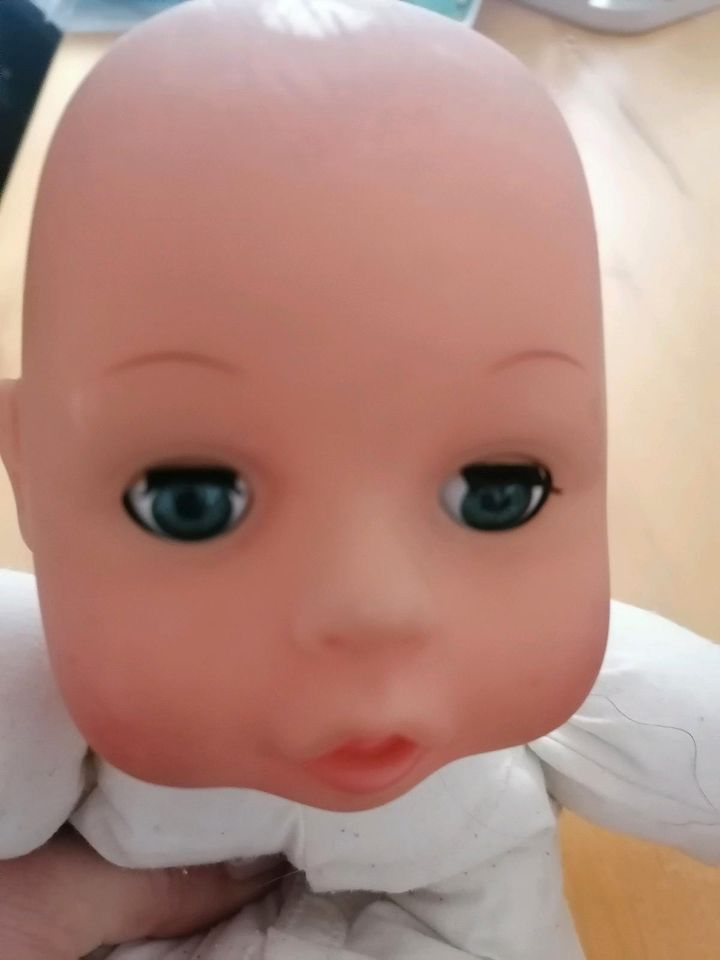 Puppe mit weichem Körper und beweglichen Augen für Kinder in Aulendorf