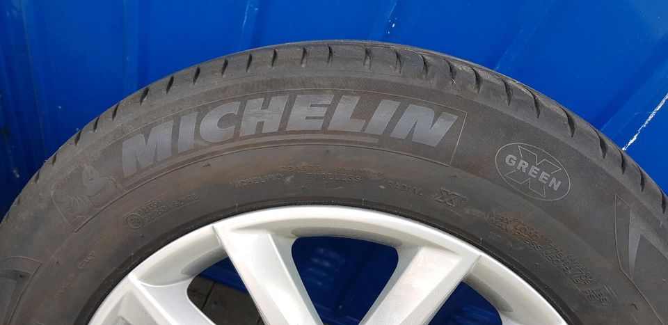 Michelin Sommerreifen Alufelgen 215/65 17 zoll in Schwalmstadt