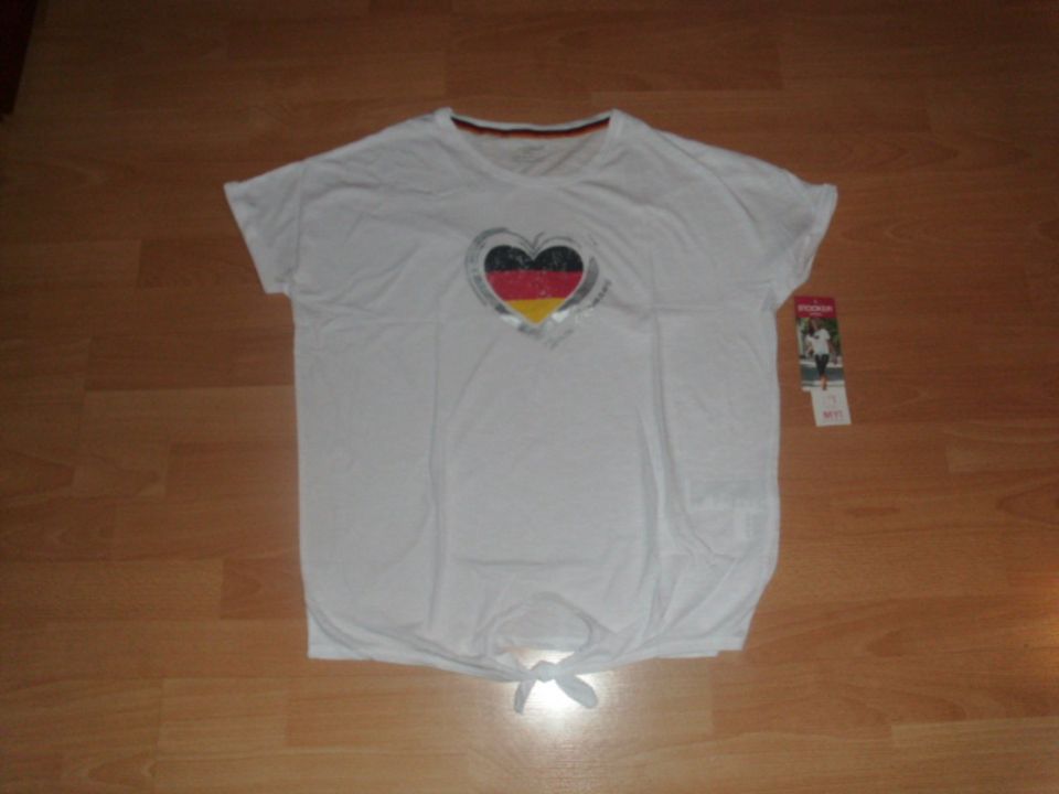 T-Shirt von Stooker, weiß mit Motiv, Gr. 40/42 mit Etikett in Bad Harzburg