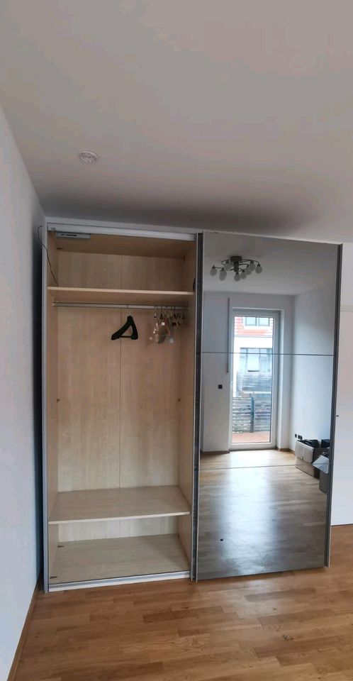 Großer Kleiderschrank mit Spiegel 200x230x60cm in Erfurt