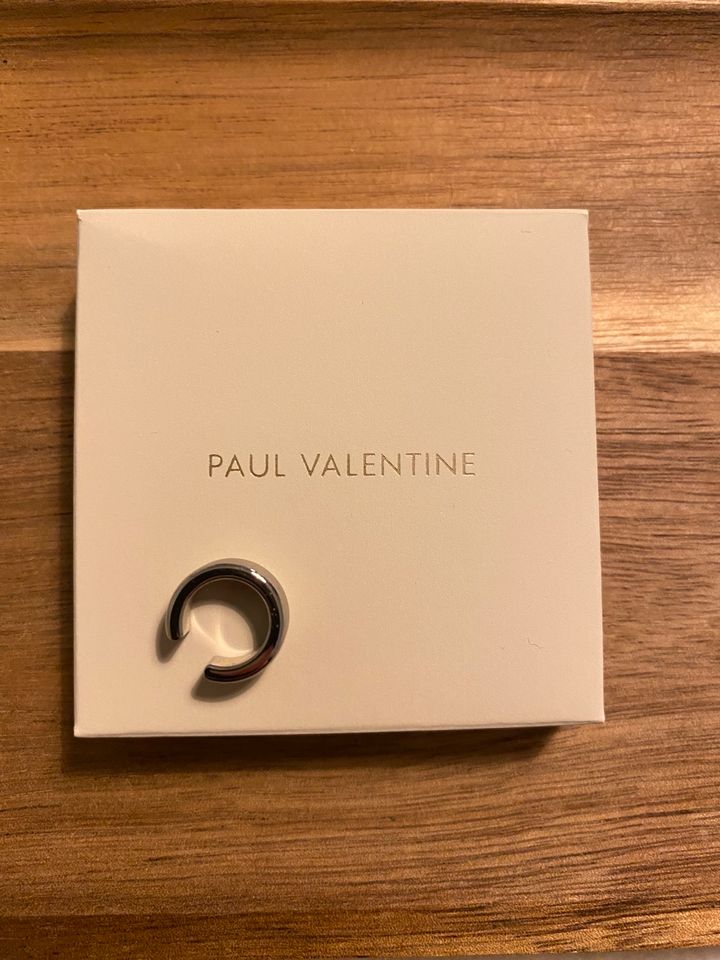 Paul Valentine ear cuff in Bergen