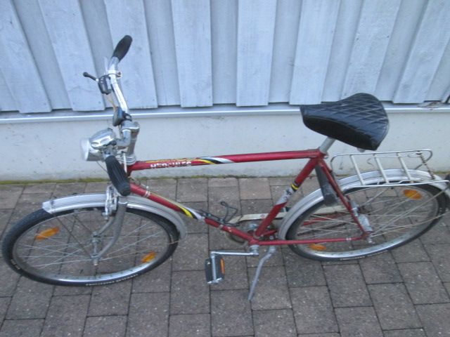 ANTIKES DAMENFAHRRAD HERCULES in Kuchen