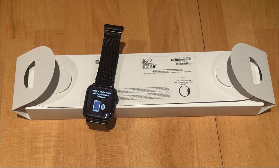 Apple Watch Series 7 45mm GPS Midnight Aluminium Case +Sport Band in Schnaittach