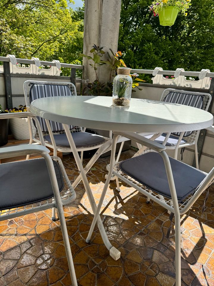 Tisch mit Stuhl von Gard in Ratingen
