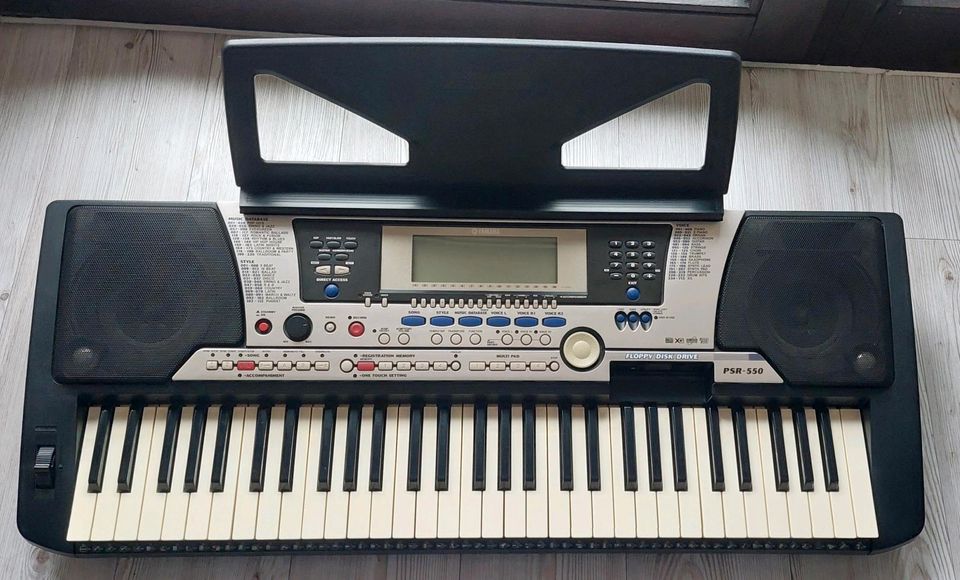 Keyboard Yamaha PSR-550 in Olpe