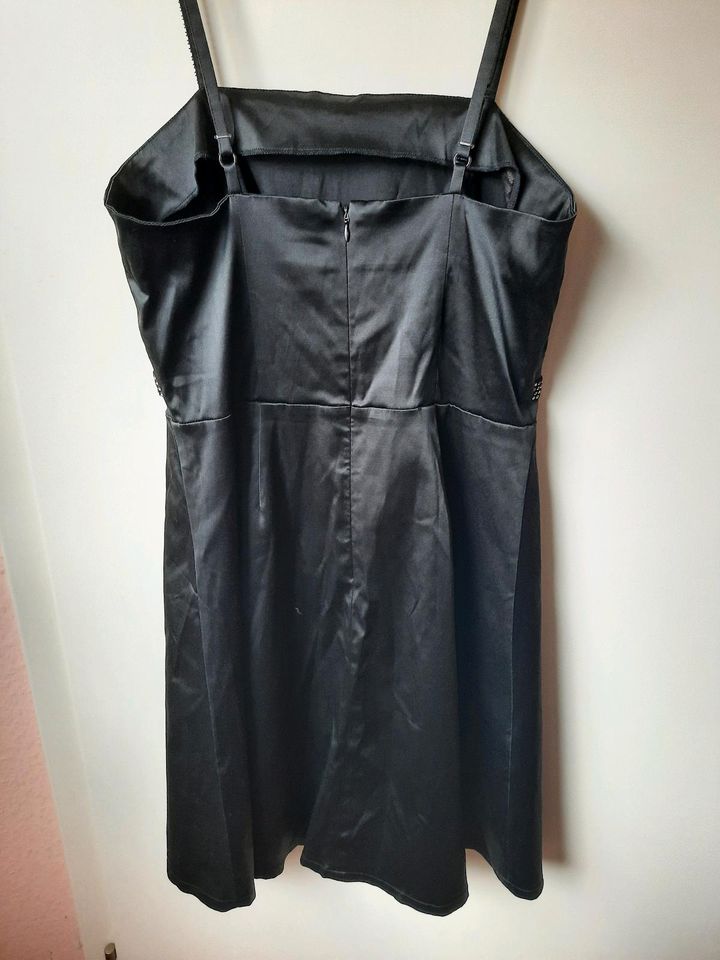 Süßes Schwarzes Kleid Gr. 42 von BODYFLIRT in Bremen