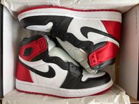 Air Jordan 1 Retro High Satin Black Toe EUR 38 USw 7 München - Schwabing-West Vorschau