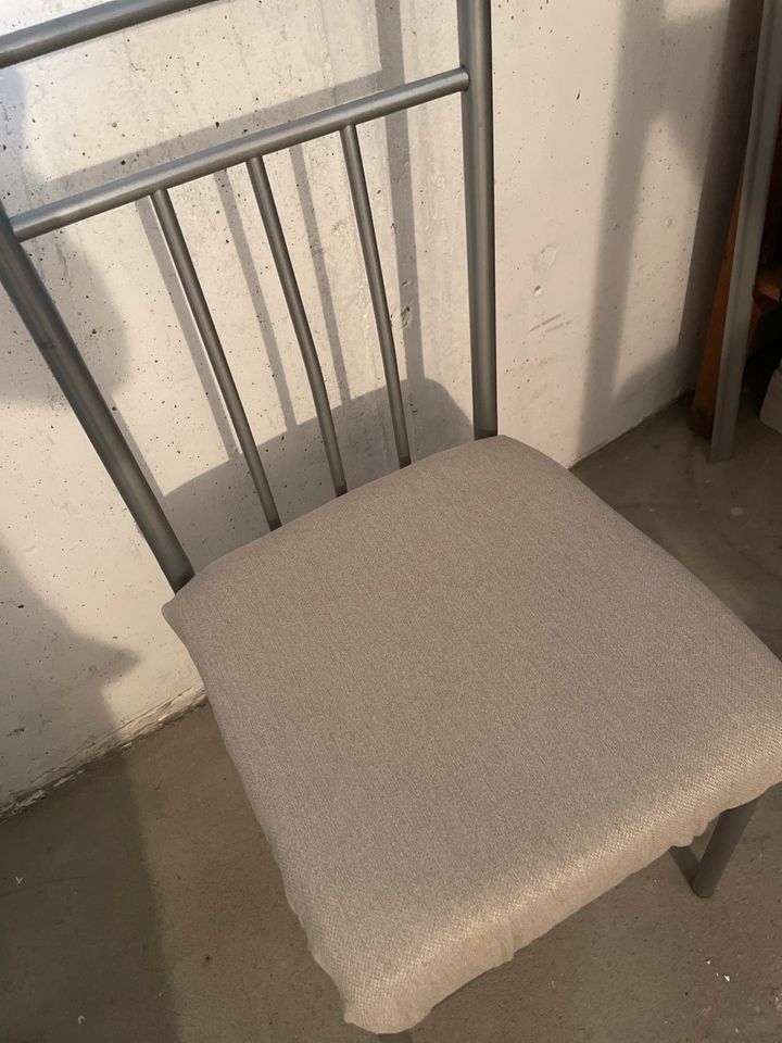 4 Stühle silber, beige, sehr stabil in Bocholt