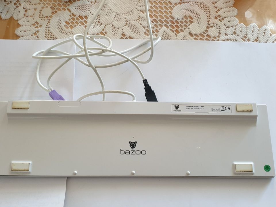 Bazoo Keyboard iBoard mit integrierter USB Buchse an der Tastatur in Salzgitter