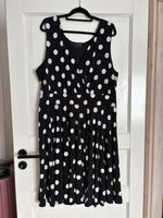 Ärmelloses Kleid – Schwarz mit weißen Punkten Gr. 52 Nordrhein-Westfalen - Wiehl Vorschau