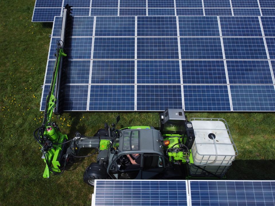 Freiflächen Photovoltaikanlagen - Reinigung - KLEIN in Jettingen-Scheppach