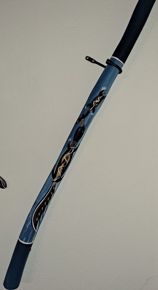 Musikinstrument  Didgeridoo handbemalt in Velden