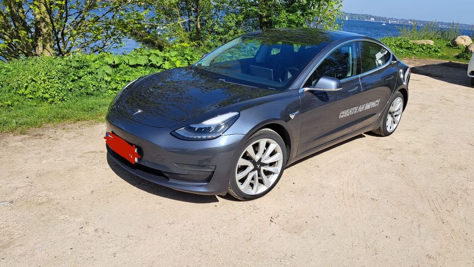 TESLA MODEL 3 - mit Rückfahrsensoren (ohne Dachzelt) in Flensburg