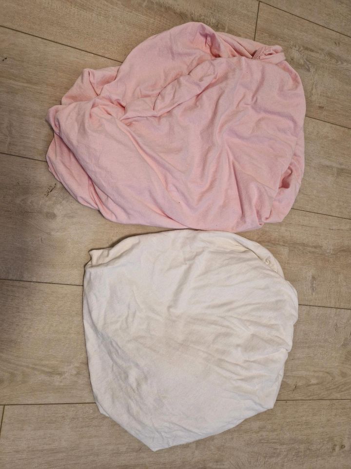 2 Spannbettlaken Baumwolle 140 x 70 cm rosa und weiß in Bremen