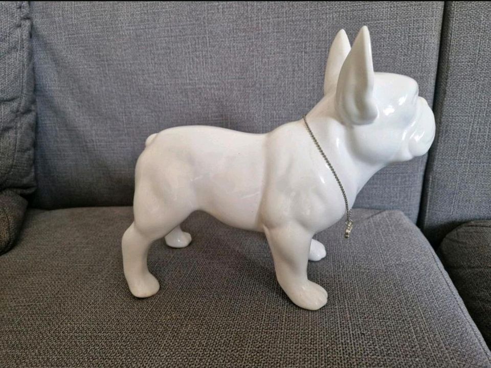 Französische Bulldogge Deko Figur weiß in Stahnsdorf