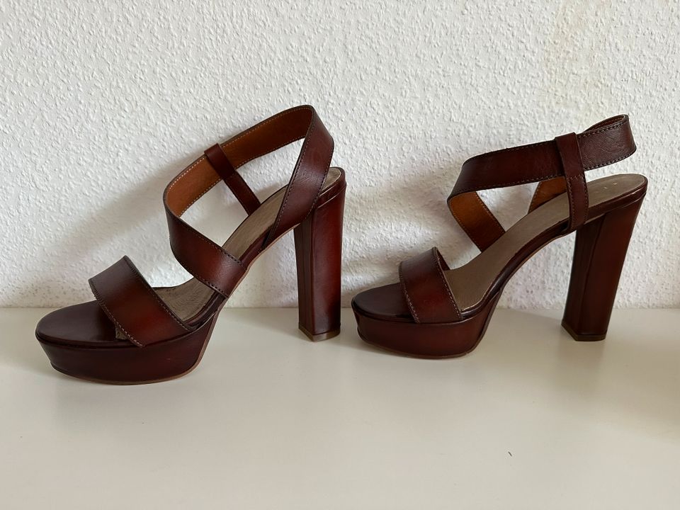 Highheels Plateau braun - neuwertig in Bisingen