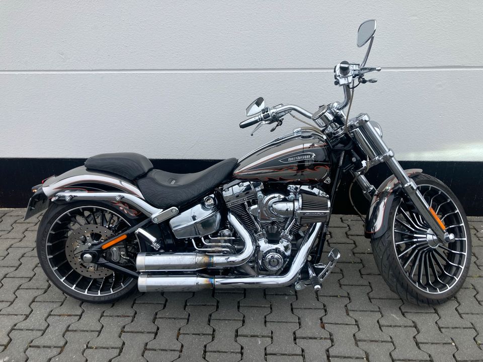 Harley Davidson – SOFTAIL BREAKOUT CVO aus 2014 in Egelsbach