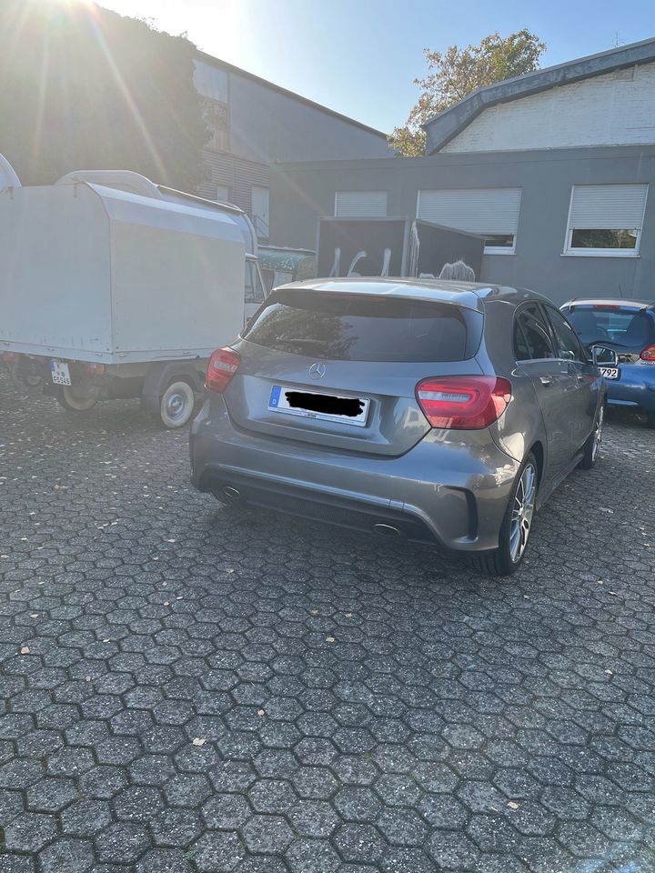 Mercedes Benz A-Klasse 180 AMG Packet Top Zustand aus 3. Hand in Köln