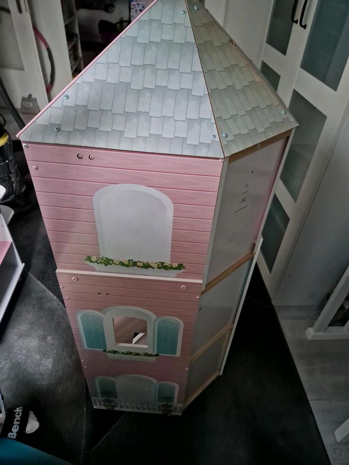 Barbie haus eckhaus mit Möbeln in Ellingstedt