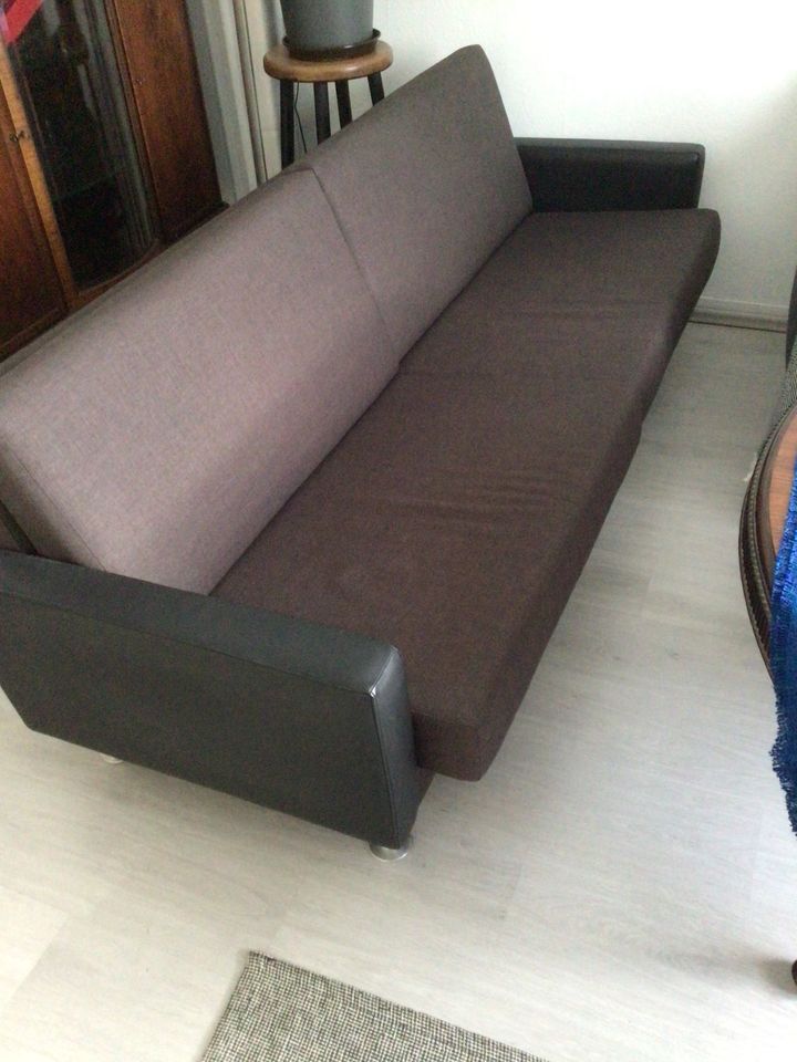 Sofa und Sessel in braun mit Leder lehnen in Darmstadt