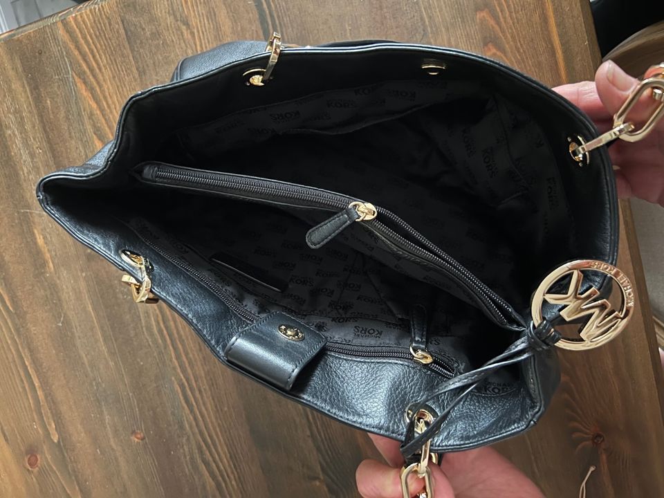 Michael Kors Damen-Handtasche/Umhängetasche Black..Neuwertig in Hamburg