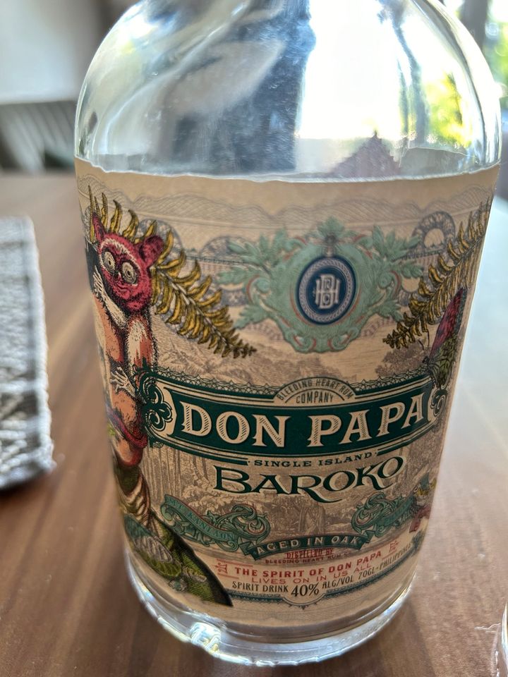 2 x leere Don Papa Flasche in Braunschweig