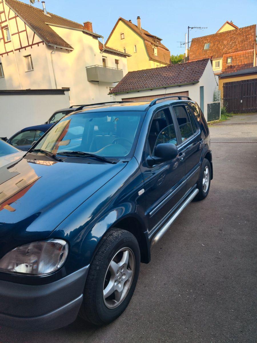 Abbildung des Autos Mercedes-Benz ML 320 -