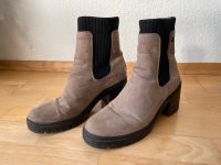 Taupefarbene Stiefeletten Chelsea Boots mit Absatz Stuttgart - Feuerbach Vorschau