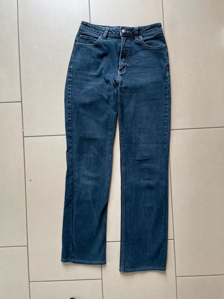 Damen Hose Jeans S neuwertig in Leopoldshöhe