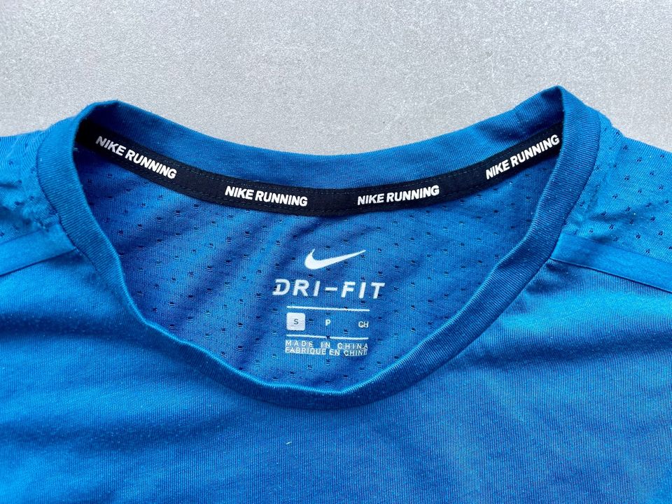 Nike Running Shirt in S in Hofheim am Taunus