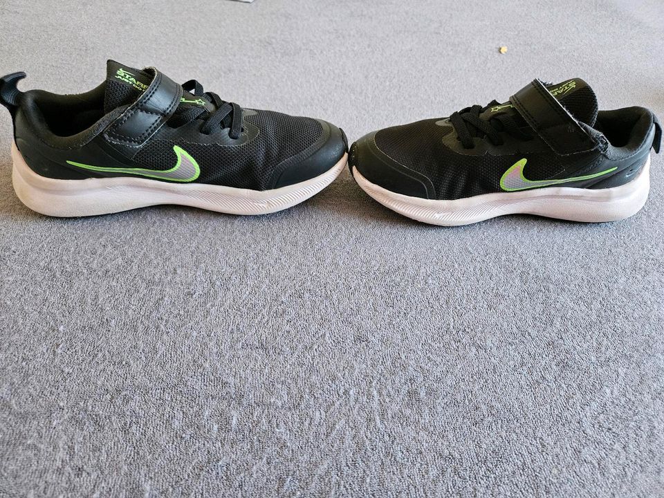 Nike Sportschuhe Gr.32 in Hilzingen