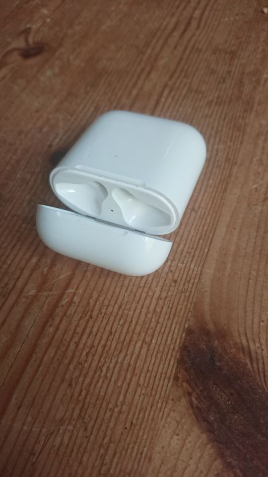 Original Apple Airpods plus Case in Rostock