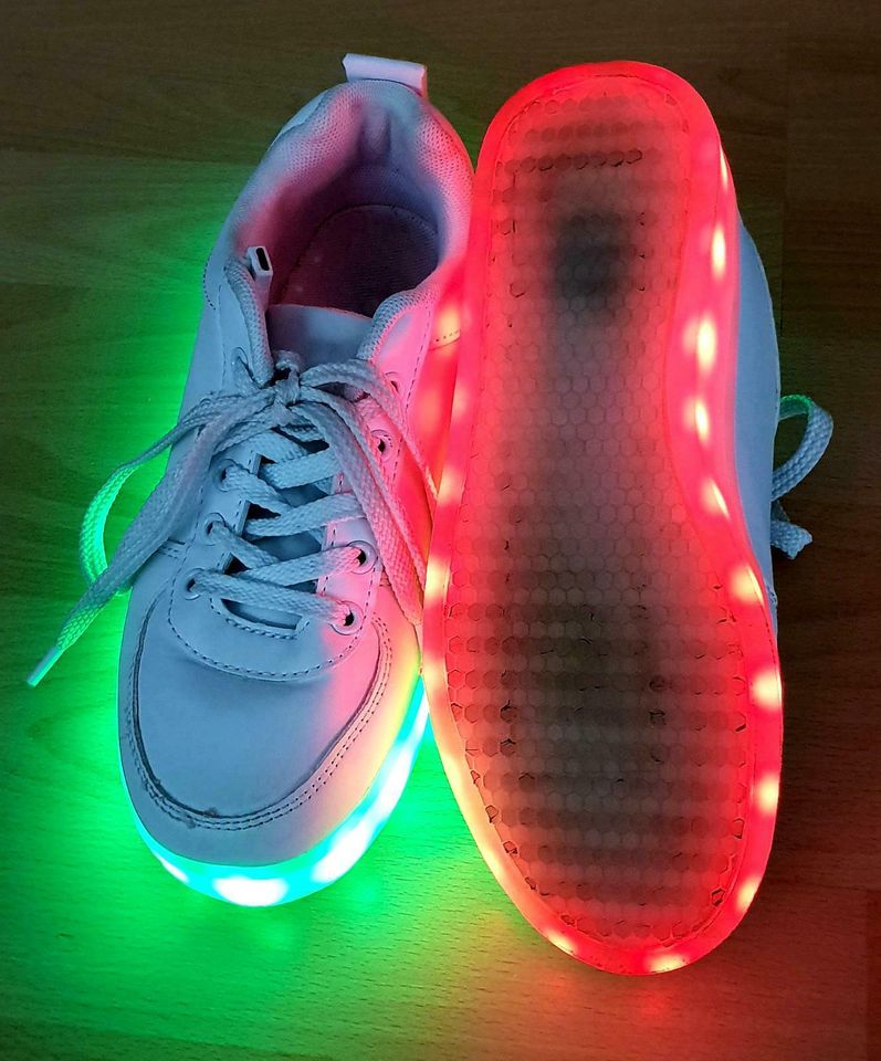 LED Schuhe von Shinmax in Fuldabrück