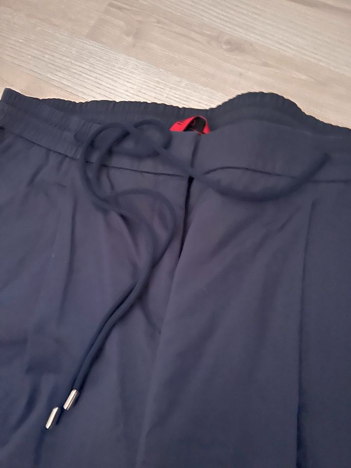 Hugo Hose blau Gr. 38 top Zustand in Lehrensteinsfeld