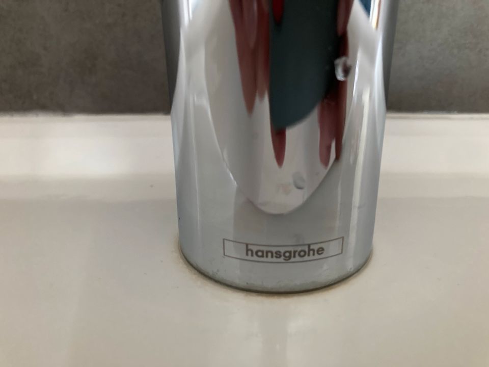 Keramag Waschtisch mit Untergestell „Singer“ und Hansgrohe Amatur in Hamburg