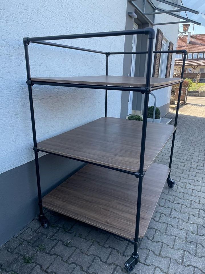 Regale aus Rohrverbindern schwarz Stahl Ladenbau in Böblingen