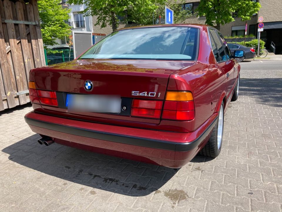 BMW 540i Oldtimer, Original-Top Zustand in Berlin