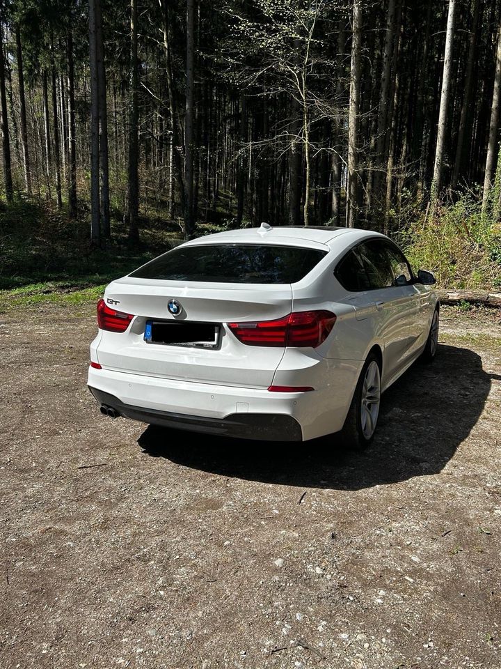 BMW 520d GT M-Sport Paket BiXenon Pano HiFi Navi in Trostberg