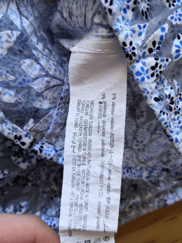 NEU Blau weiß Blümchen Knöpfe Hemd Bluse von Zara, Gr. XL in Geisenhausen